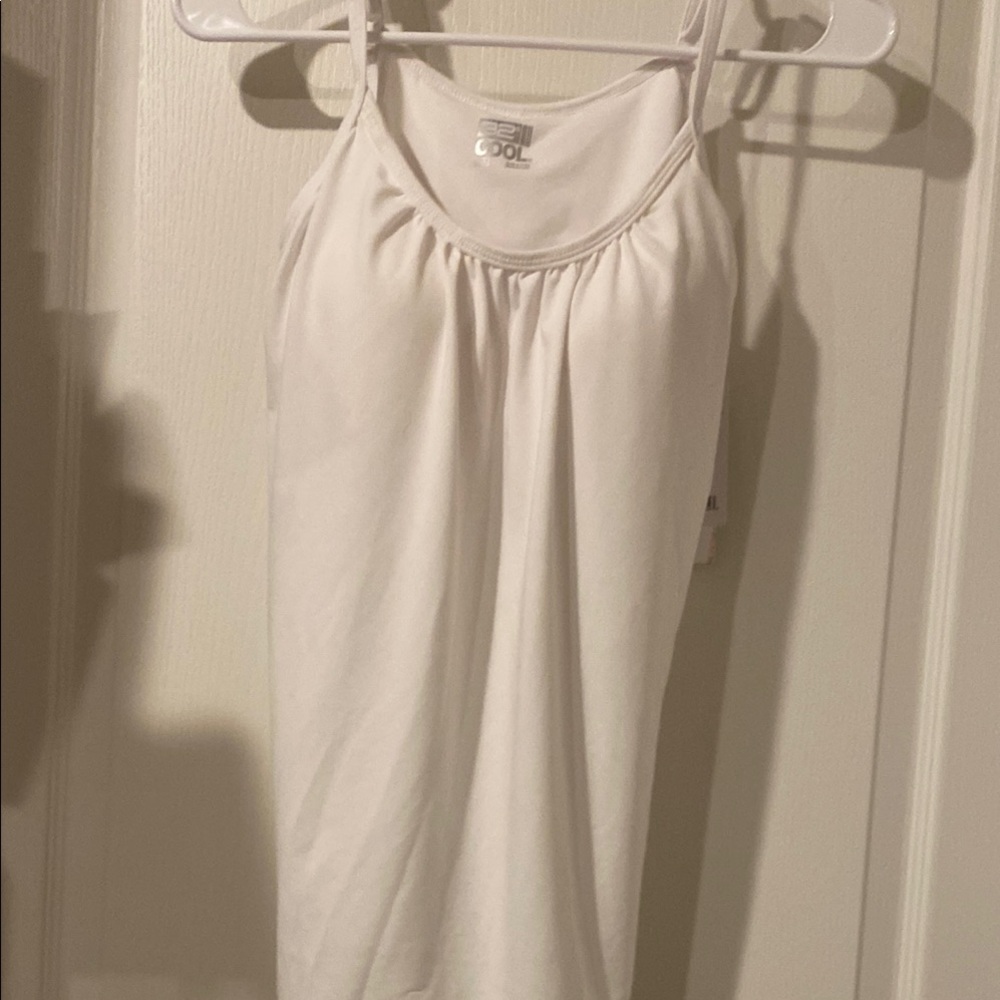 Tags on Women's White Tank Top with bra built in   15 pit to pit with stretch